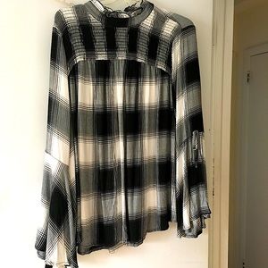 Flared arm checkered blouse.